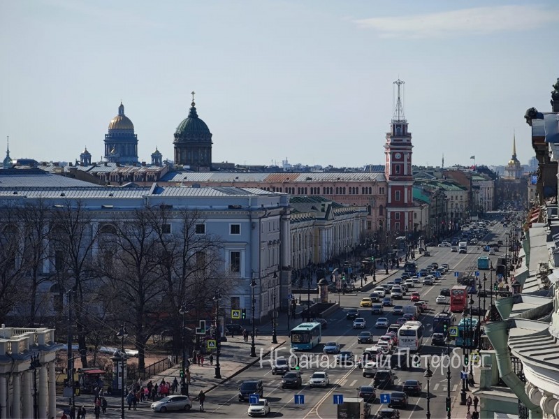 Экскурсия по крышам с видом на Невский проспект