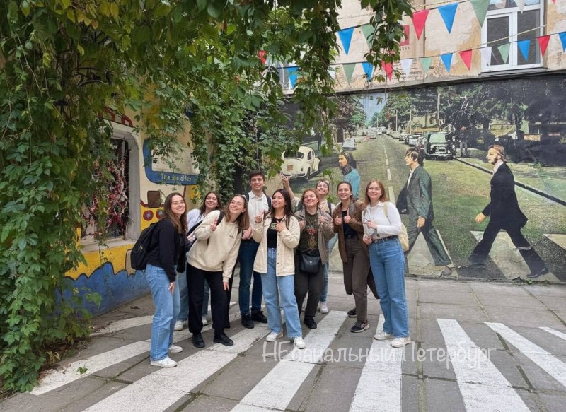 Комбо тур: дворы-парадные-смотровая