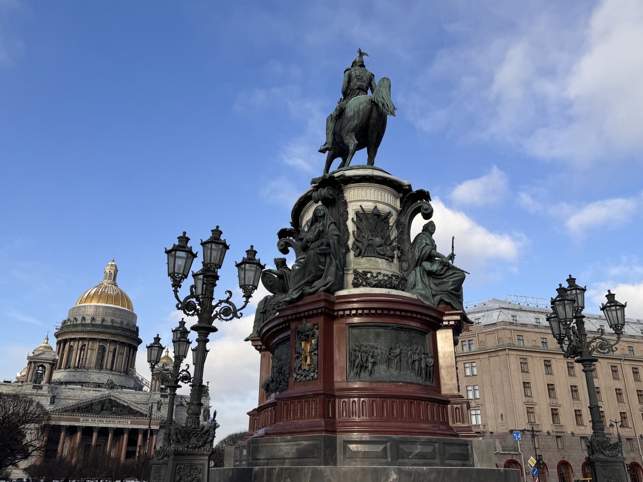 Исаакиевский собор на площади