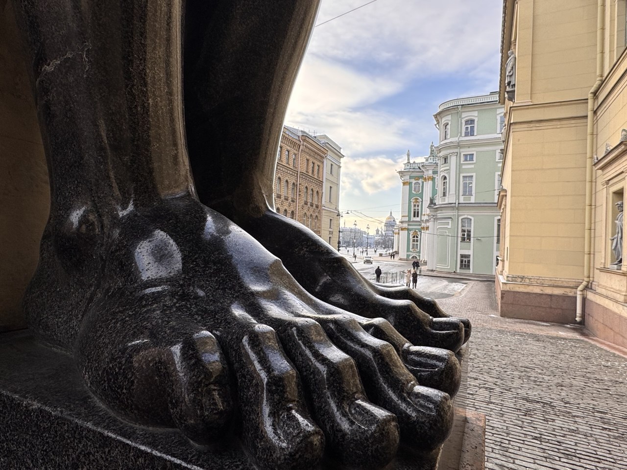 Атланты Эрмитажа в Петербурге